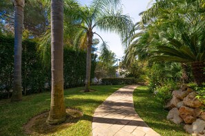 Property grounds - Modern and nice villa  with private pool in Javea, Costa Blanca, Spain for 4 persons (Javea)