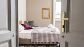 Habitación superior | Escritorio y espacio para trabajar con laptop