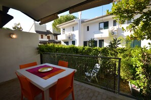 Villa, 2 Bedrooms, Garden View | Terrace/patio - Villa Betty (Lignano Sabbiadoro)
