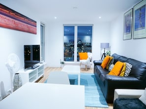 Bright 2 Bedroom Apartment | Living area