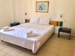 Deluxe-lejlighed - 2 soveværelser - mod havet | Pengeskab på værelset, skrivebord, lydisolering