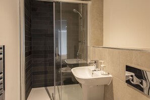 Luxury Apartment | Bathroom