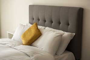 Apartamento superluxo | Ferros/tábuas de passar roupa, Wi-Fi de cortesia, roupa de cama