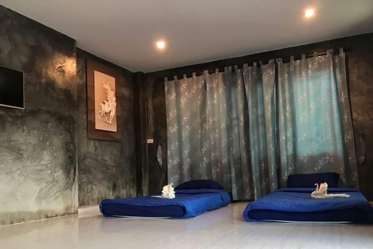 4-Bed Mixed Dormitory | Rollaway beds