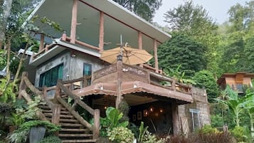 Fachada de la propiedad