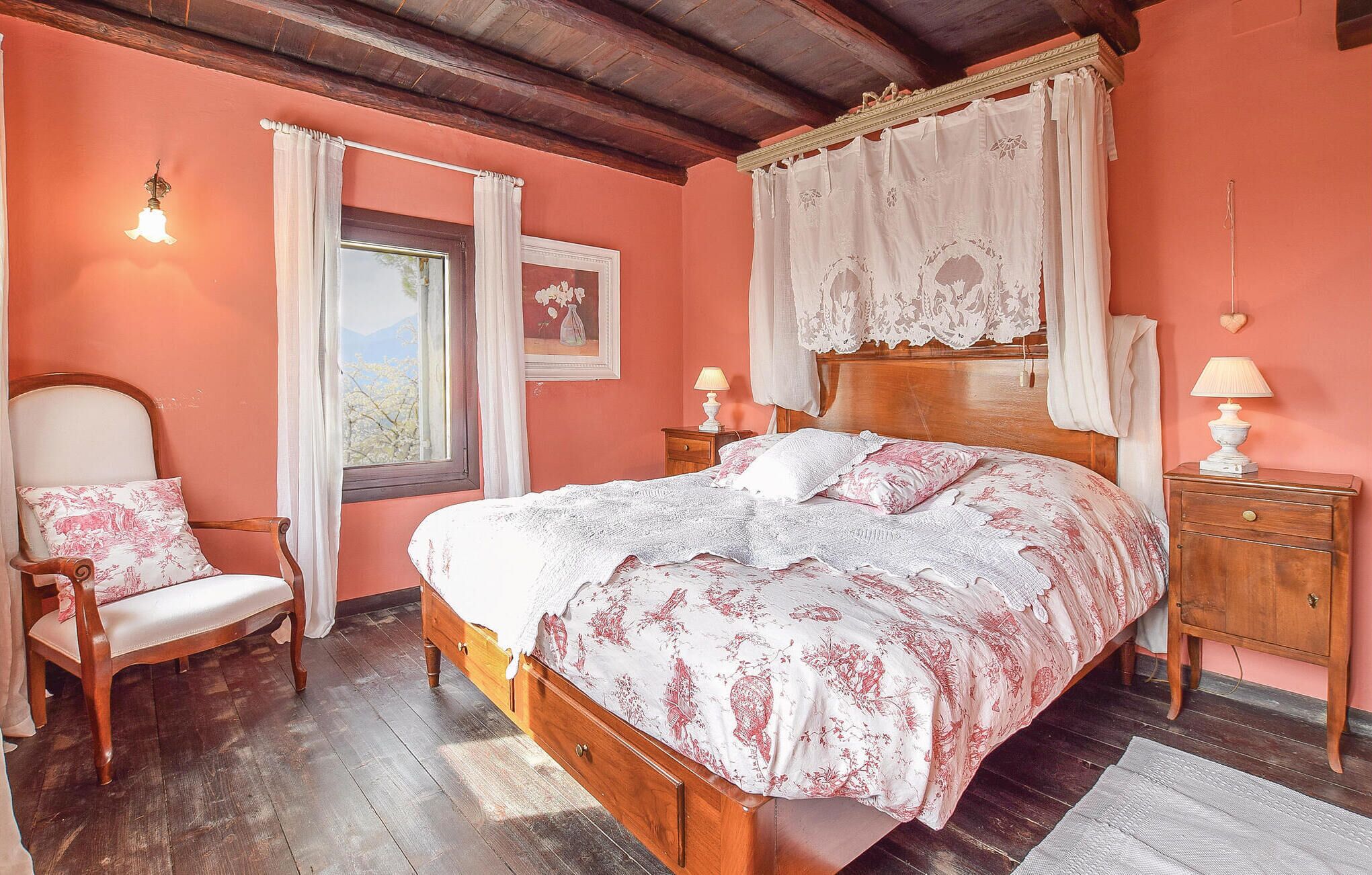 2 bedrooms, travel cot, free WiFi, bed sheets