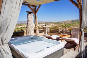 Queen Suite with Jacuzzi on the Terrace | Uitzicht op de vallei