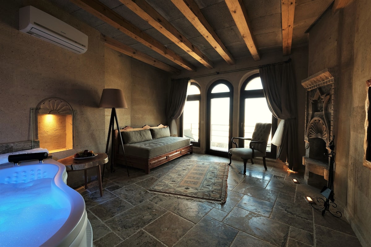 King Suite with/without Balcony | Ropa de cama de alta calidad y minibar