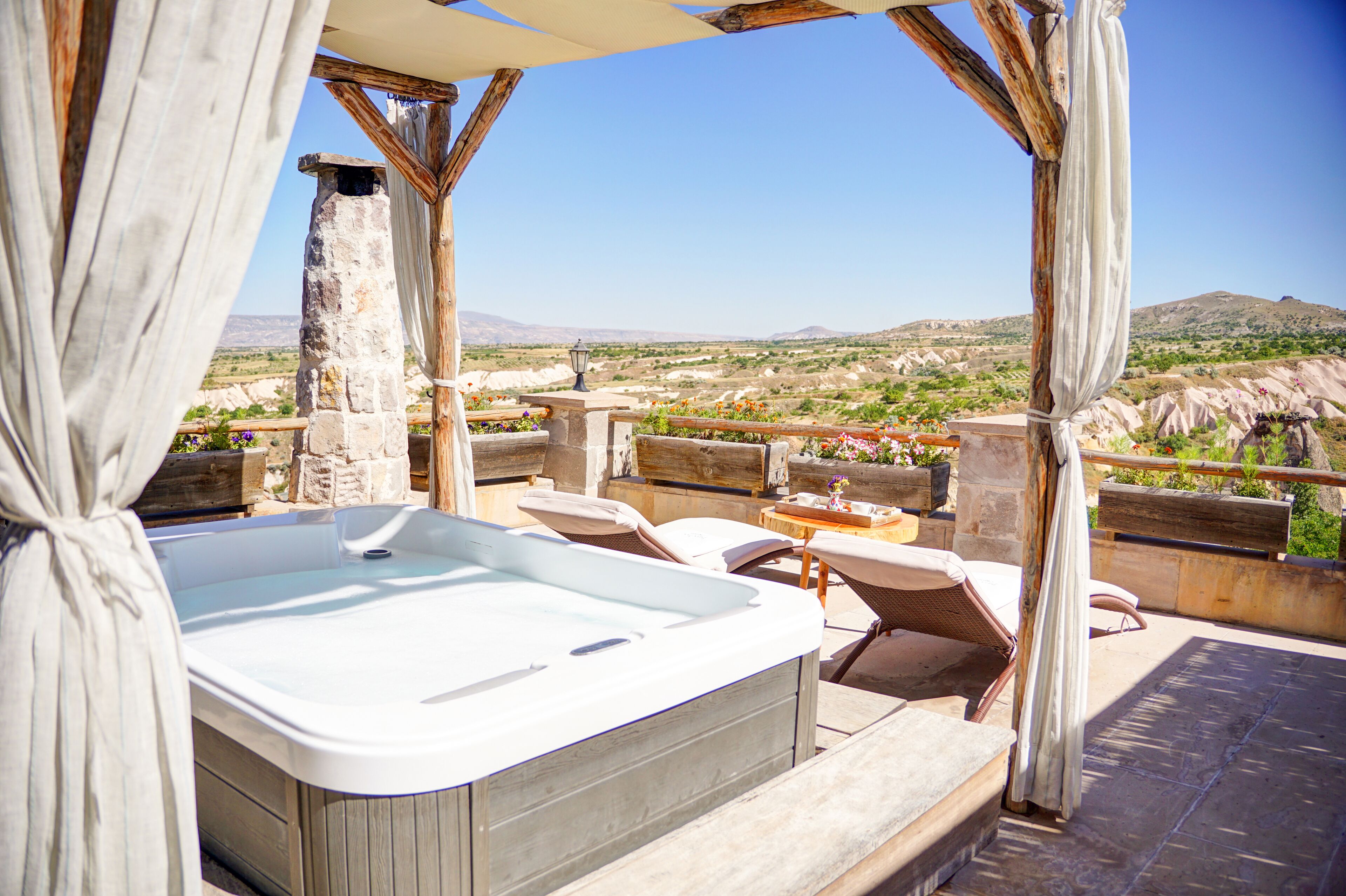 queen suite with jacuzzi on the terrace | jetted bathtub