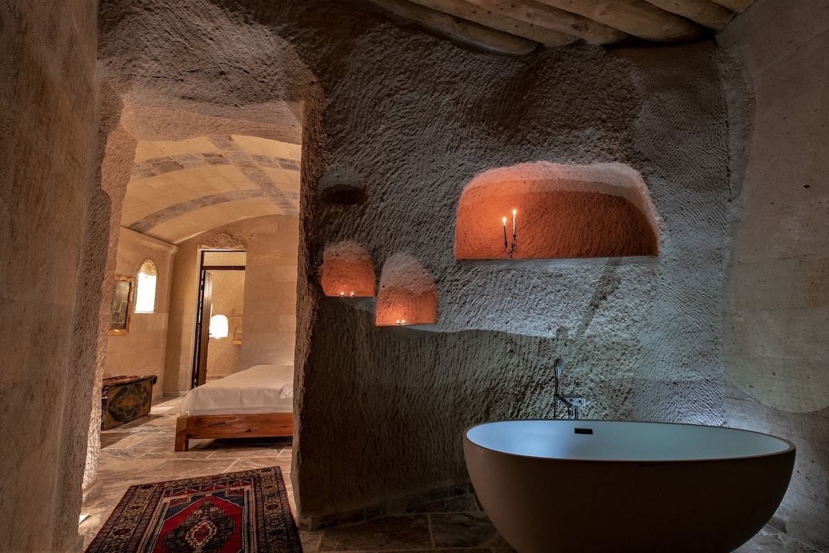 Superior Cave Room | Ropa de cama de alta calidad y minibar