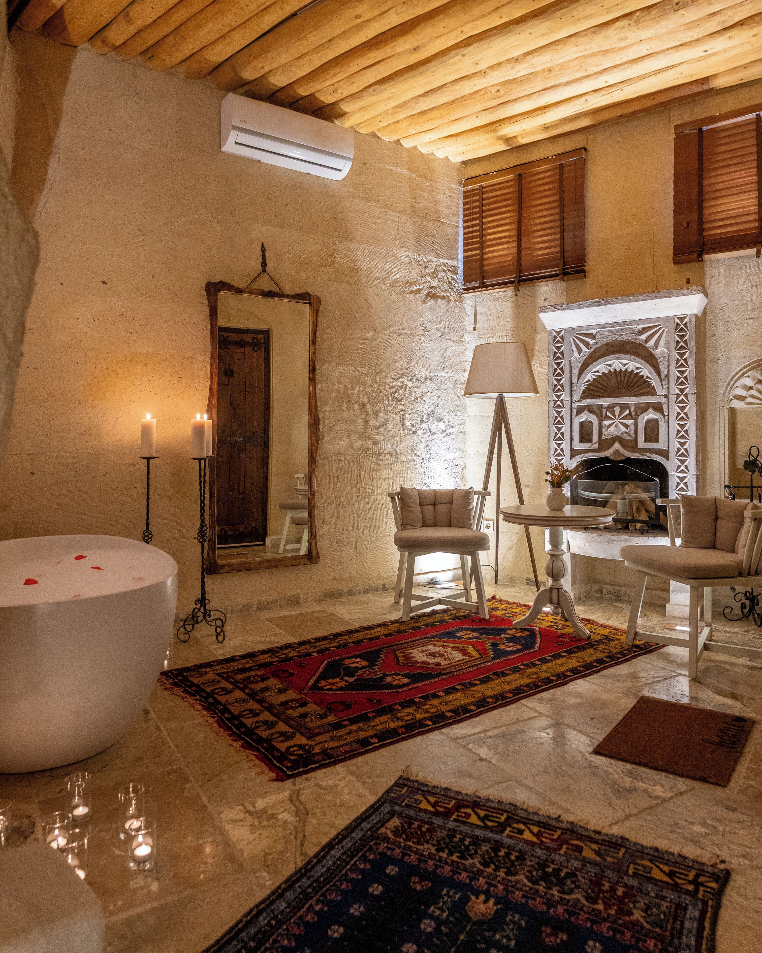 Superior Cave Room | Literie de qualité, minibar, coffre-fort pour ordinateur portable