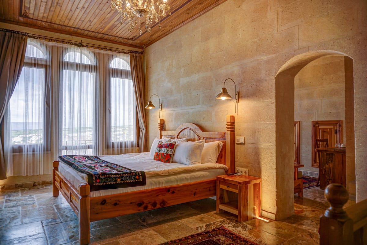 Premium Mansion Suite | 高級寢具、迷你吧、客房內保險箱、書桌