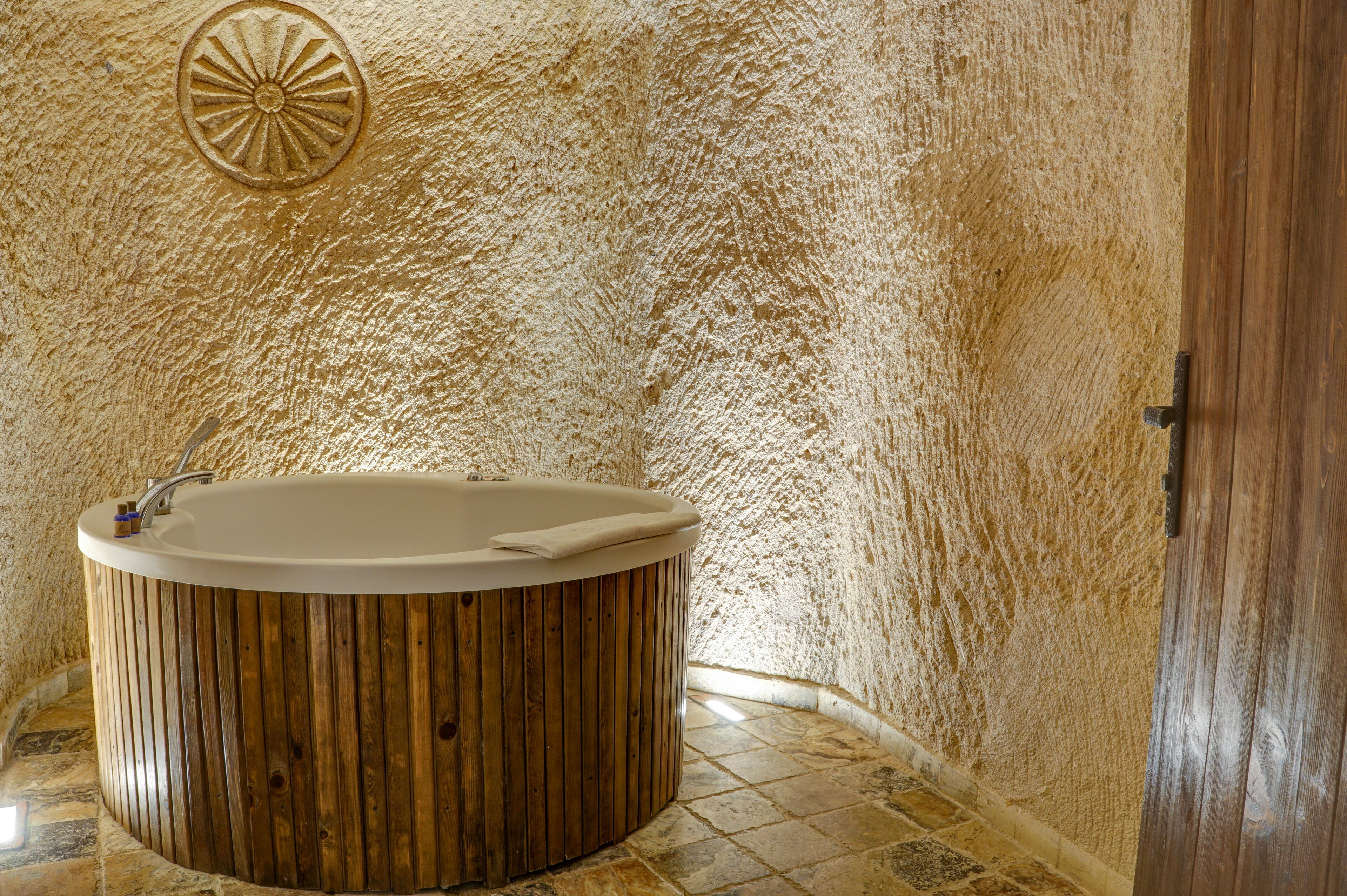 superior cave room | jetted bathtub