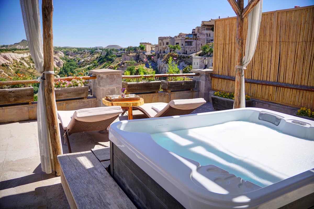 Queen Suite with Jacuzzi on the Terrace | Vista al valle