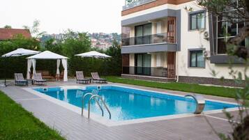 Alberca al aire libre por temporada