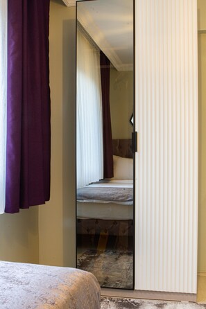 2 bedrooms, desk, rollaway beds, free WiFi