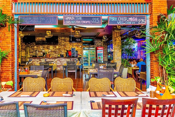 Daily full breakfast for a fee - Jolly's Guesthouse (Pattaya)