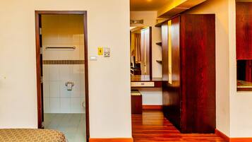 City Suite | Living area | 40-inch flat-screen TV with premium TV channels, TV