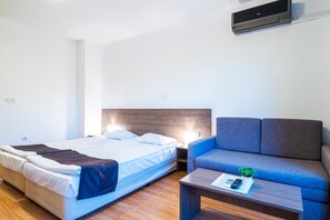 Desk, laptop workspace, blackout curtains, soundproofing - Admiral Plaza Hotel (Sunny Beach)