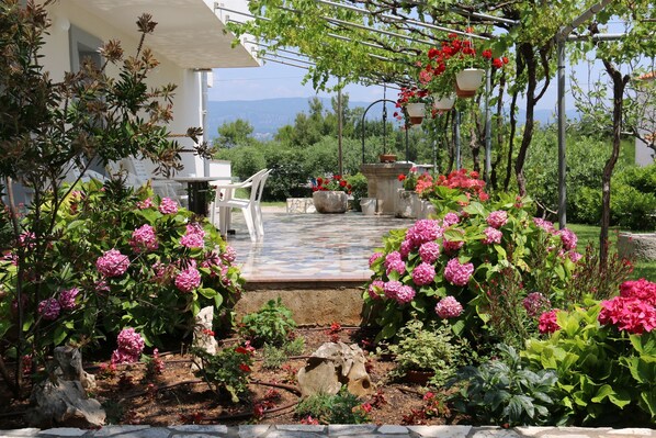 Outdoor dining - Apartments Villa Marica (60247-A1) - Silo - island Krk (Silo - island Krk)