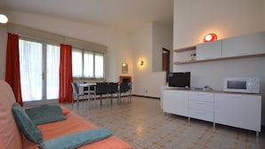 Villa, 3 soverom | Oppholdsområde | Flatskjerm-TV