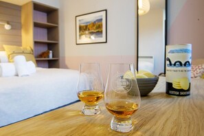 Double Room (Loch Dochfour) | Egyptian cotton sheets, premium bedding, individually decorated - Lock Chambers Caledonian Canal Centre (Fort Augustus)