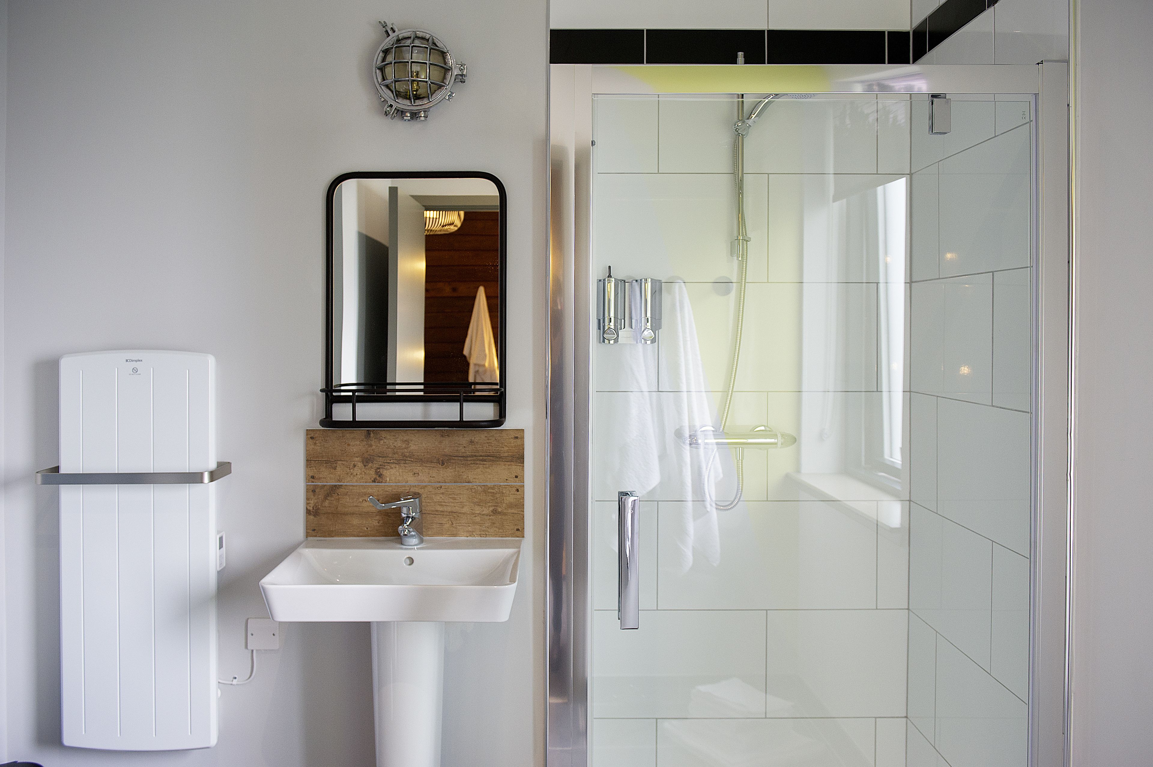 Vierbettzimmer (Nessie) | Badezimmer | Kostenlose Toilettenartikel, Haartrockner, Handtücher