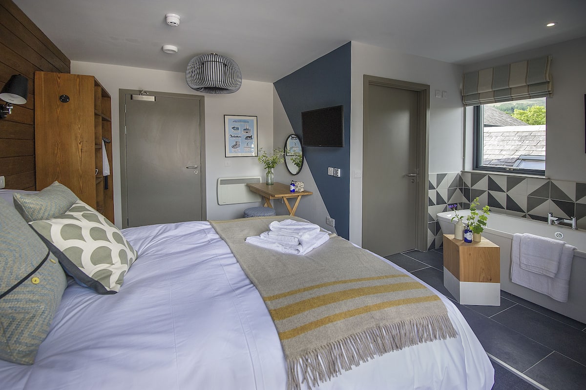 Tweepersoonskamer (Loch Lochy) | Lakens van Egyptisch katoen, luxe beddengoed, individueel gedecoreerd