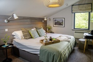 Egyptian cotton sheets, premium bedding, individually decorated - Lock Chambers Caledonian Canal Centre (Fort Augustus)