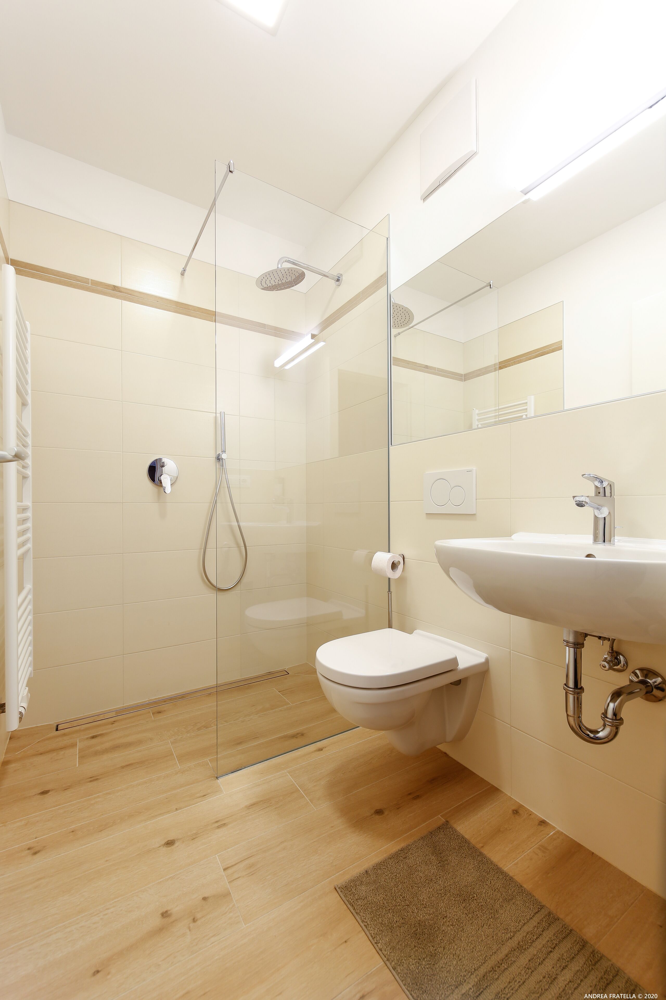 Apartemen Deluks, pemandangan kota | Kamar mandi | Pengering rambut, handuk,  dan tisu toilet