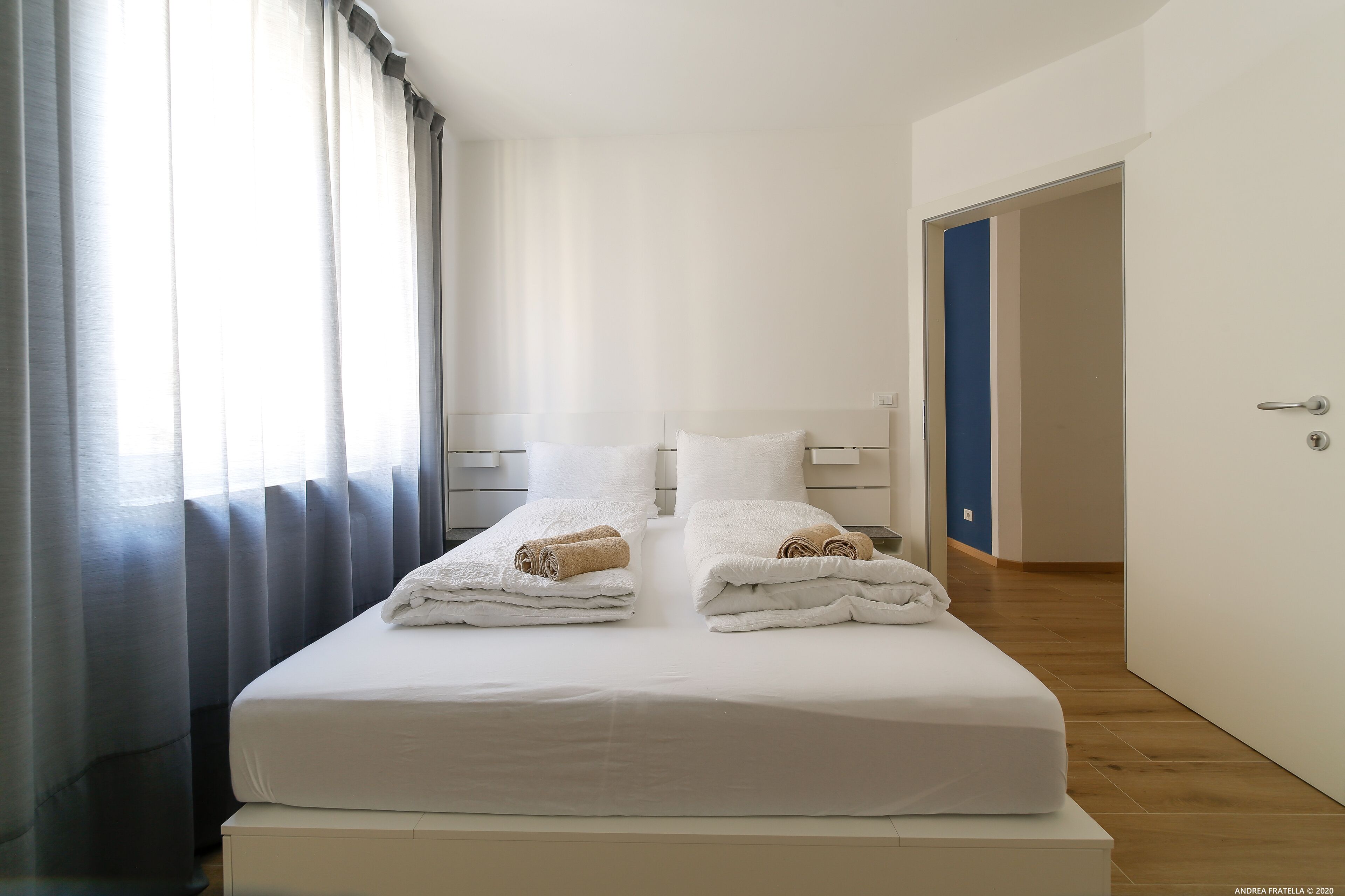 Apartemen Basic, 1 Tempat Tidur Double, pemandangan halaman | Meja kerja, ruang kerja ramah laptop, dan tirai kedap cahaya