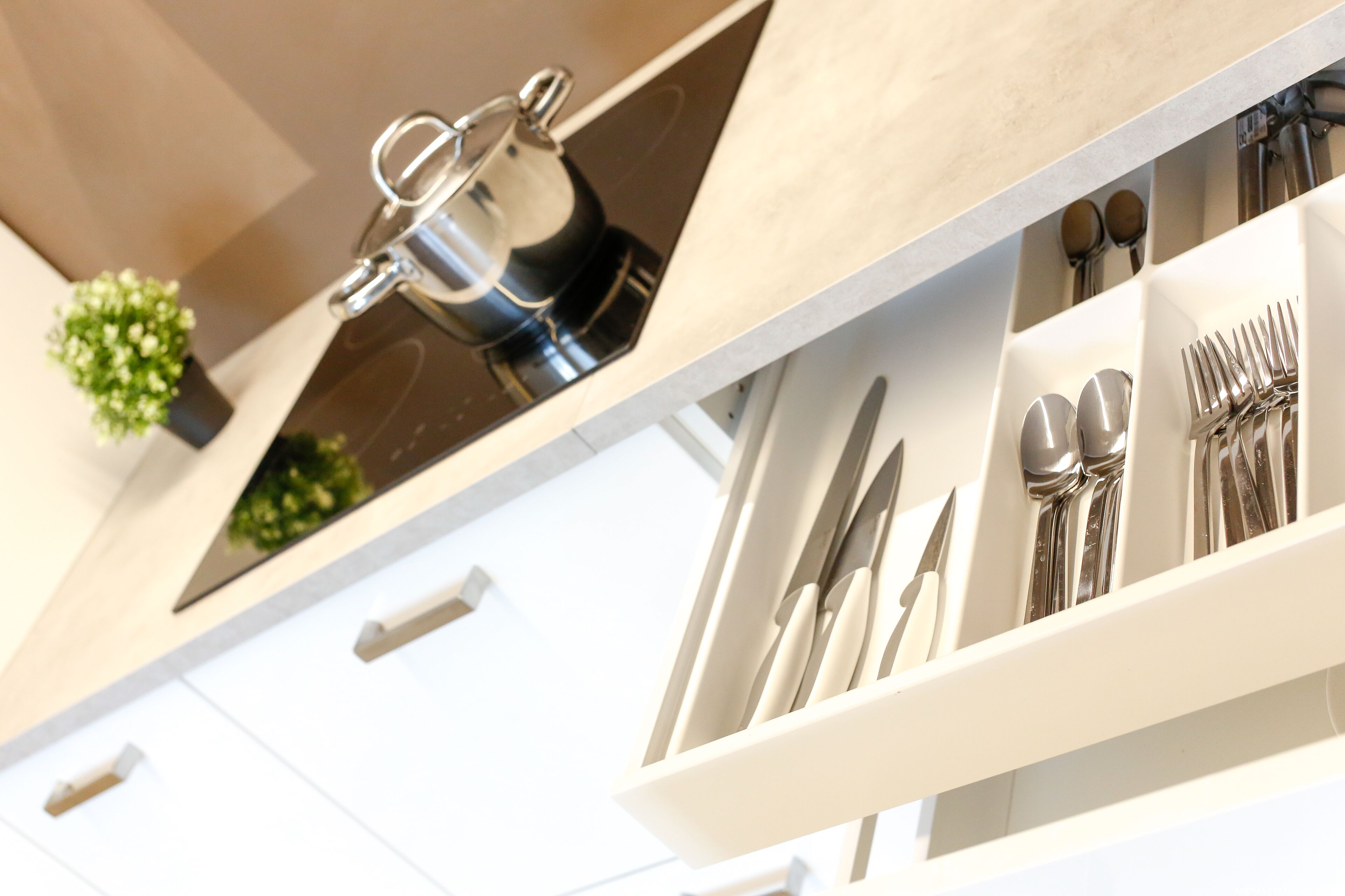 Deluxe-Apartment, Stadtblick | Gemeinsame Küchenausstattung | Großer Kühlschrank, Mikrowelle, Herdplatte, Geschirrspüler