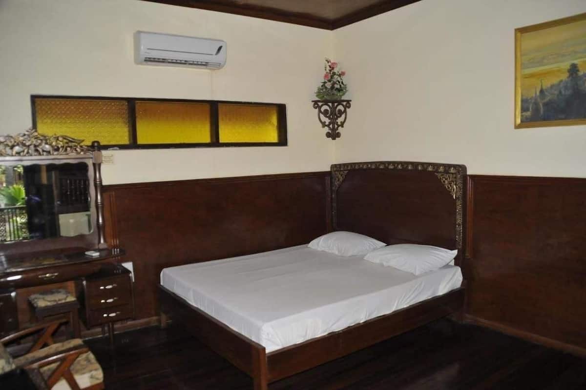 desk, iron/ironing board, free wifi, bed sheets