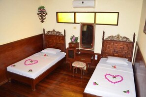 Desk, iron/ironing board, free WiFi, bed sheets - Bagan Central Hotel (Nyaung-U)
