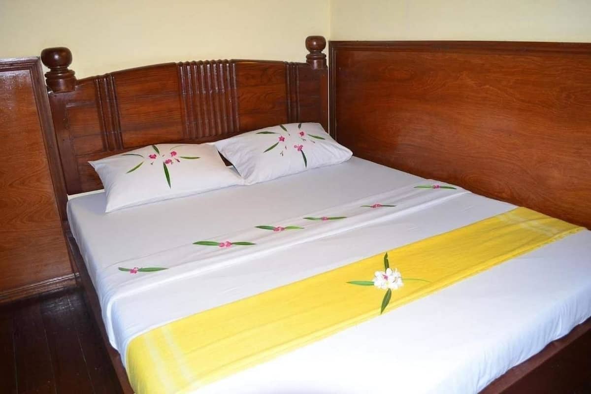 desk, iron/ironing board, free wifi, bed sheets