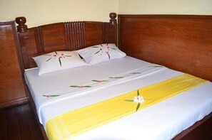 Desk, iron/ironing board, free WiFi, bed sheets - Bagan Central Hotel (Nyaung-U)