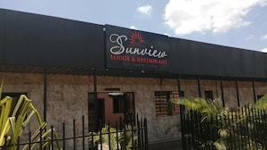 A building with a sign that reads "Sunview Lodge & Restaurant".