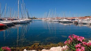 A marina with numerous sailboats docked in calm waters. - Apartment Luxury Rovinj (Rovinj)