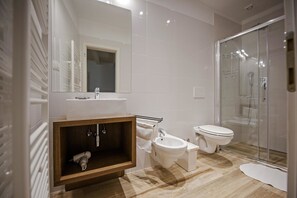 Appartement, 1 lit double et 1 canapé-lit | Salle de bain | Douche