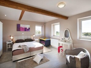 Villa, flere senger | Skrivebord, barnesenger (inkludert), wi-fi (inkludert) og sengetøy