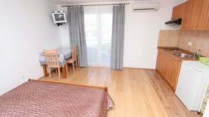 Apartment, 1 King Bed | Desk, free WiFi, individually furnished, bed sheets - Apartments Orbanic (Rovinj)