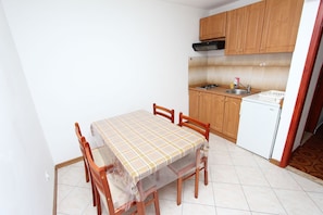Apartment, 1 King-Bett und Schlafsofa | Eigene Küche