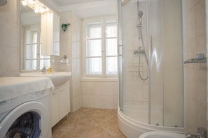 Apartment, Multiple Beds | Bathroom | Shower, hair dryer, towels