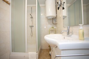 Apartment, Multiple Beds | Bathroom | Shower, hair dryer, towels - Apartments Crevatin Riva (Rovinj)