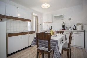Apartment, Multiple Beds | Private kitchen