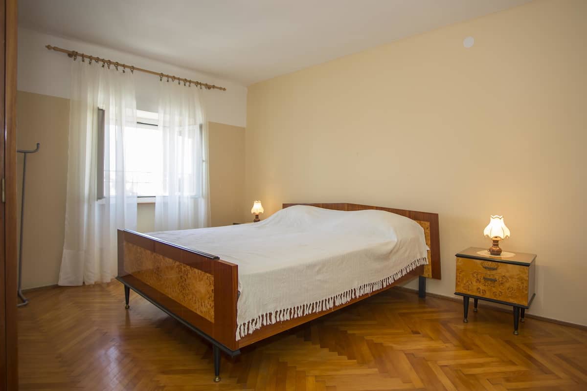 Apartment, Multiple Beds | Desk, WiFi (free), individually furnished, bed sheets