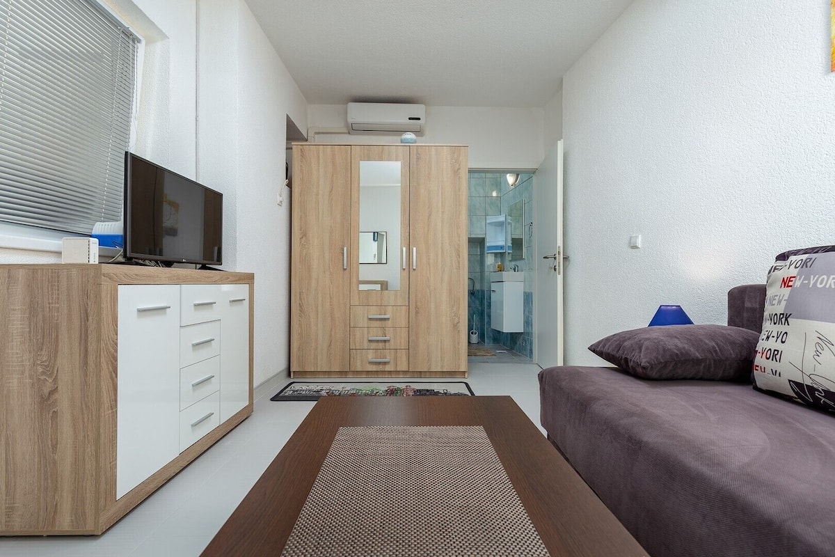 Apartment | Desk, free WiFi, individually furnished, bed sheets