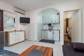 Apartment | Eigene Küche | Kühlschrank, Mikrowelle, Herdplatte, Espressomaschine