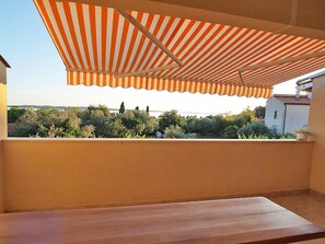 Appartement, meerdere bedden | Uitzicht vanaf balkon