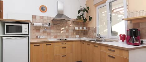 Apartment, Multiple Beds | Private kitchen